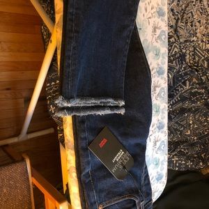 NWT Levi Wedgie Fit Jeans 24